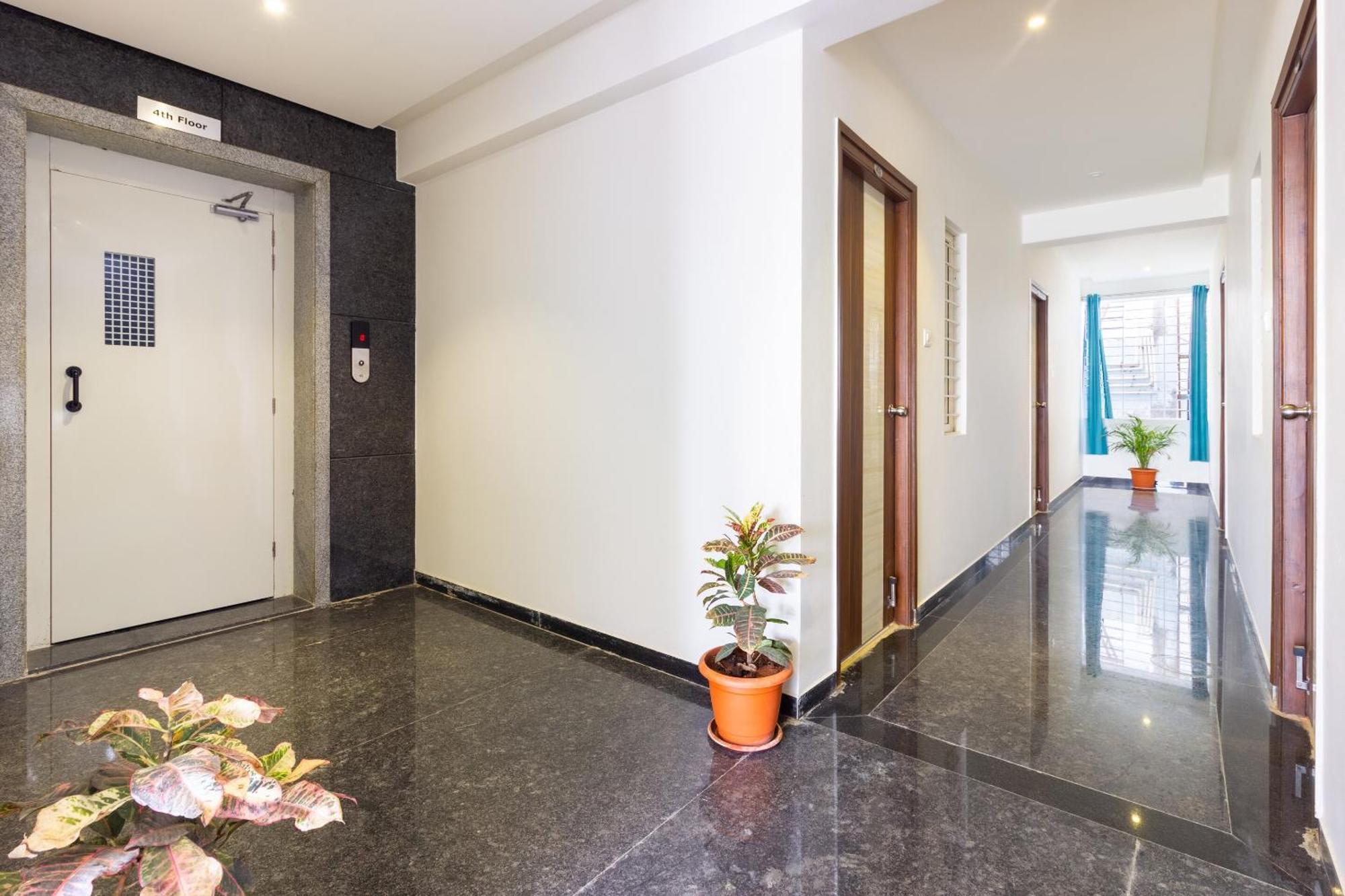 OYO 44149 Qualia Inn Kondapur Hyderabad Bagian luar foto