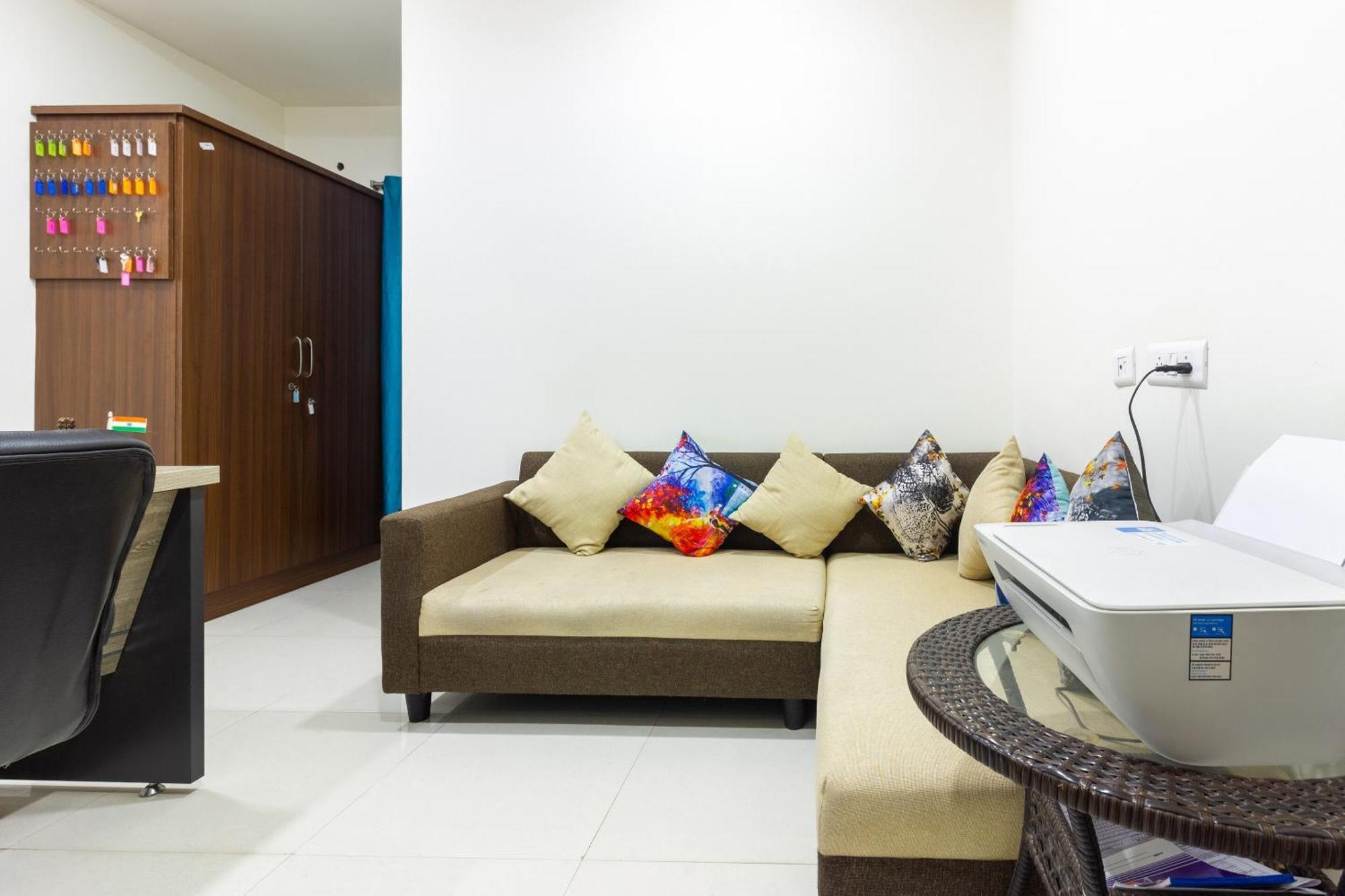 OYO 44149 Qualia Inn Kondapur Hyderabad Bagian luar foto