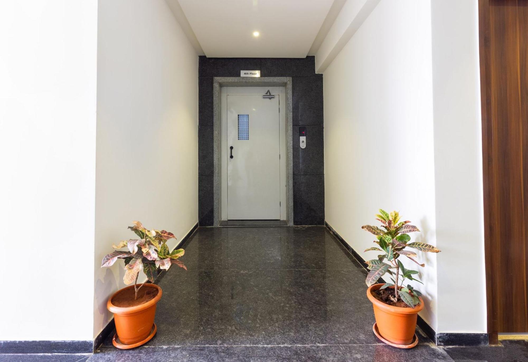 OYO 44149 Qualia Inn Kondapur Hyderabad Bagian luar foto